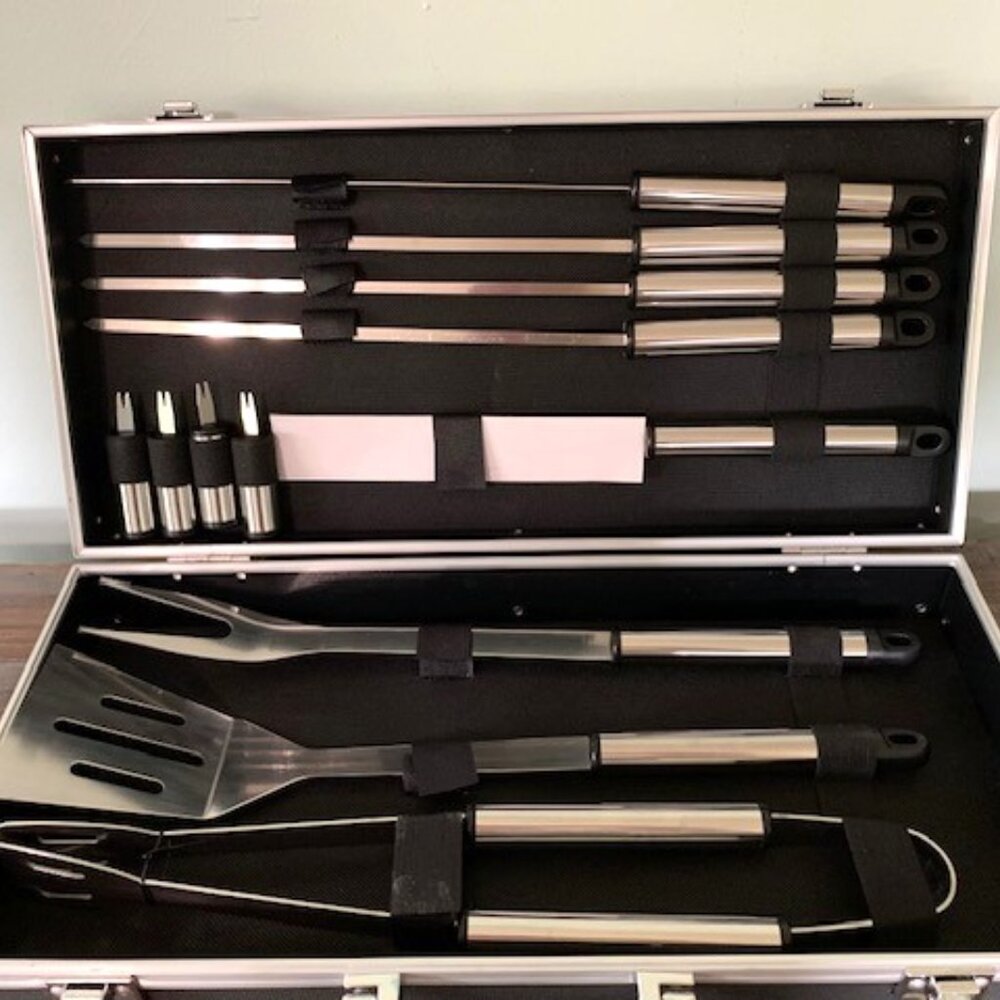 Republic Services 12 piece Grill Set in Case